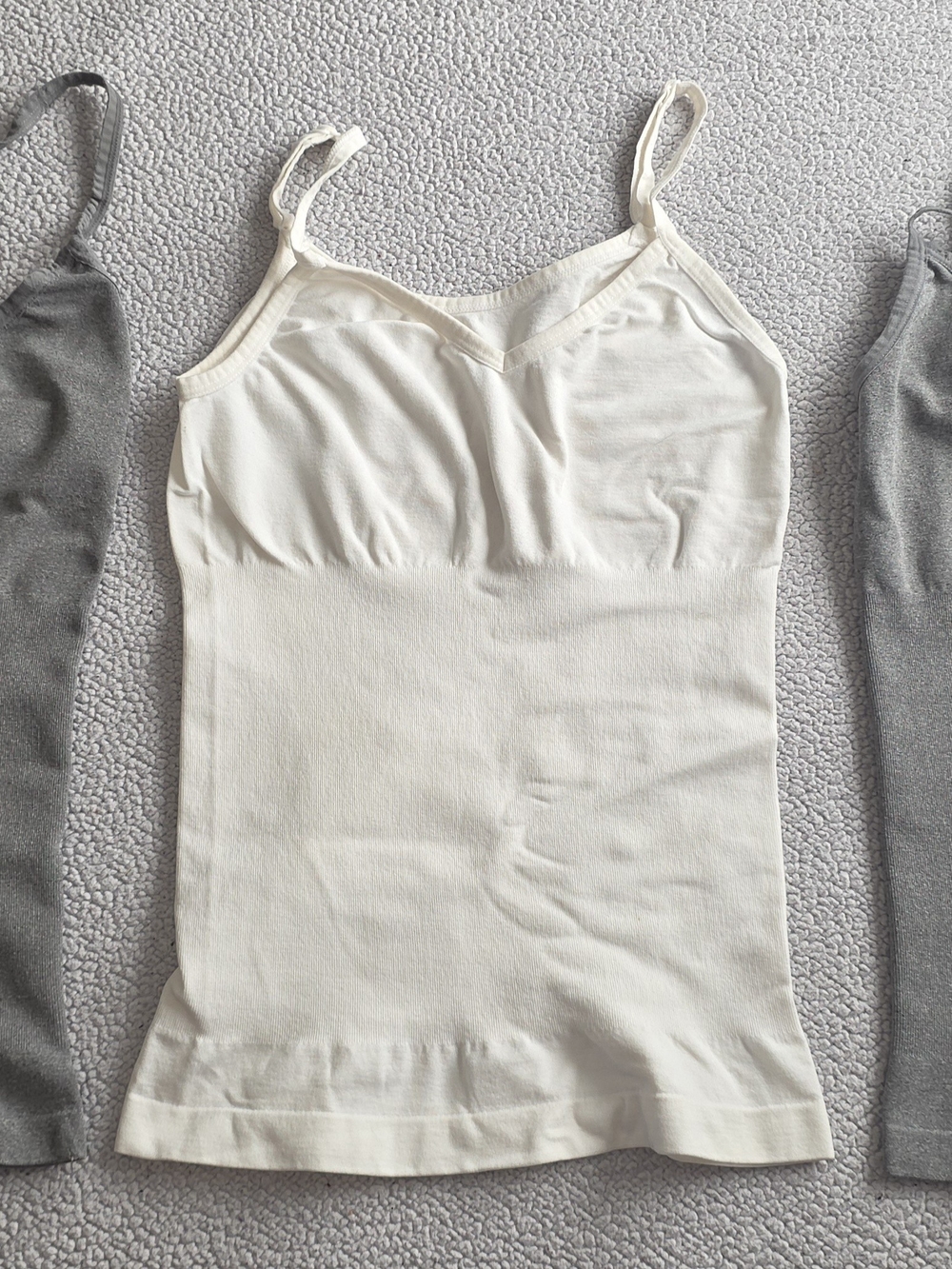 Skinnygirl Womens Medium Seamless Shaping Camisole Lot of 3 Gray Ivory Tanks